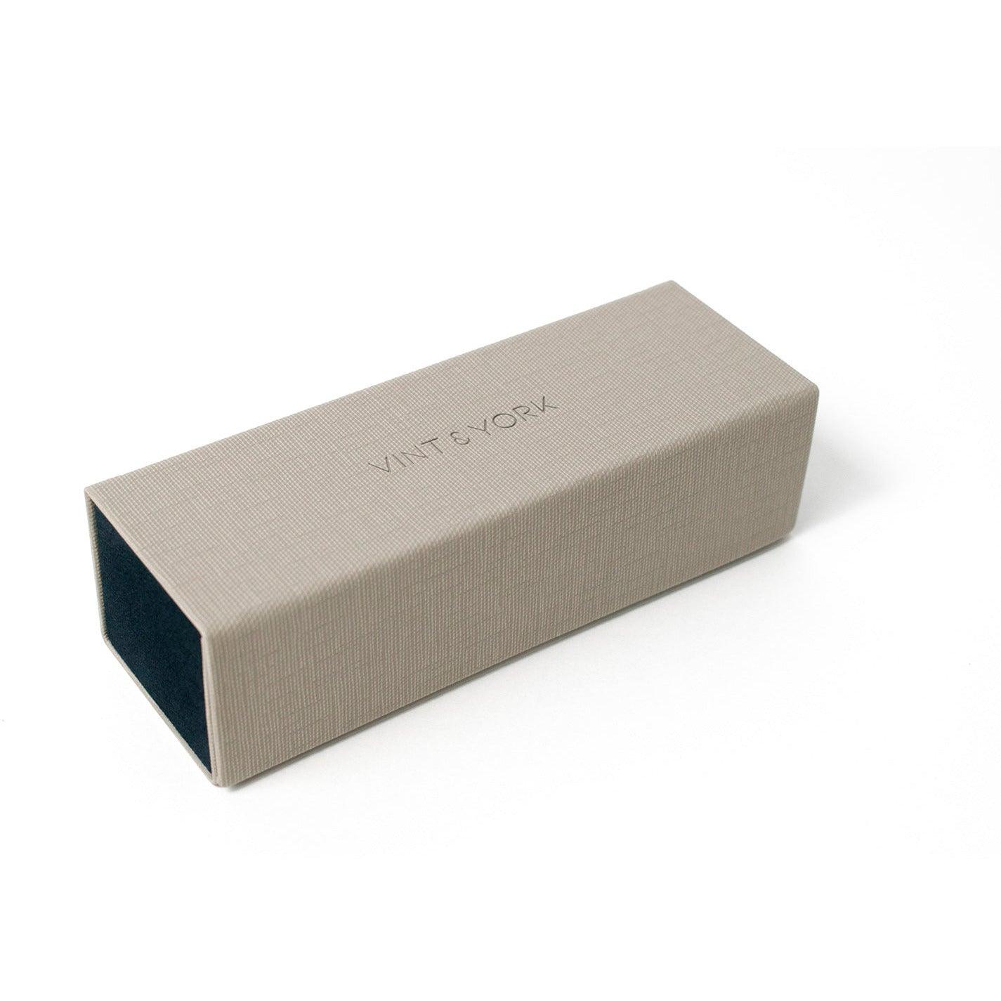 PREMIUM EYEWEAR CASE IN LIGHT GREY